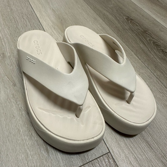 CROCS Women's Cream Platform Sandals - Picture 1 of 4